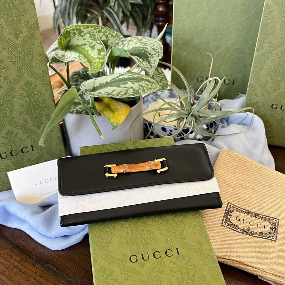 Gucci - Vintage Luxury Bamboo Wallet!! Pristine condition 😍